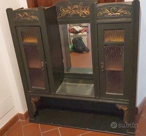 Mobiletto legno verde vetri colorati e specchio