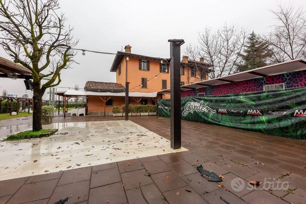 Rustico / Casale di 1236 m² con più di 5 locali a - Vista 3