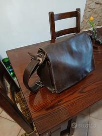 Comoda borsa in vera pelle