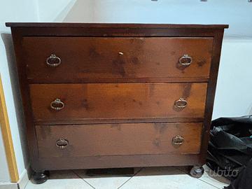Cassettone in legno antico