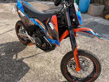 KTM 690 SMC R depo a libretto, doppia omologazione