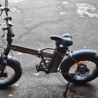 Bicicletta elettrica pieghevole