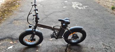 Bicicletta elettrica pieghevole