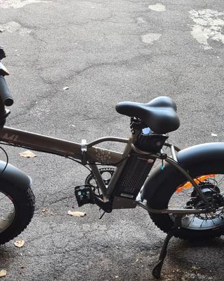 Bicicletta elettrica pieghevole