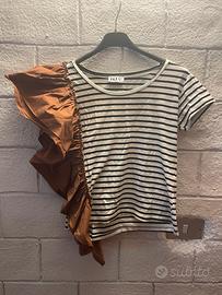 Maglia a righe con dettaglio monospalla