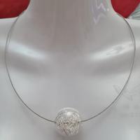 Girocollo  filo semirigido e sfera in vetro Murano