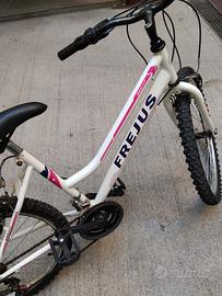 bicicletta bambina  misura 24