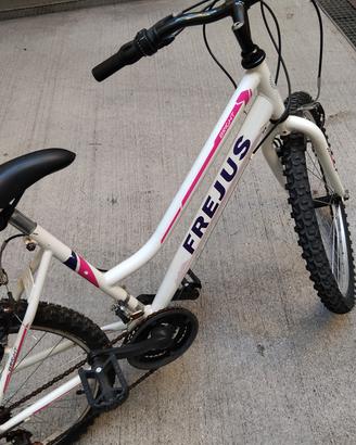 bicicletta bambina  misura 24