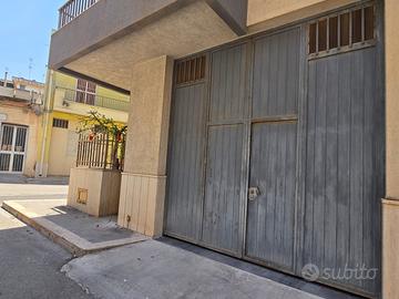 Porticato in ferro lavorato a 4 ante per garage
