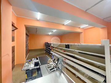 NEGOZIO A TRESCORE CREMASCO
