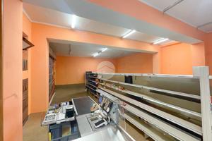 NEGOZIO A TRESCORE CREMASCO