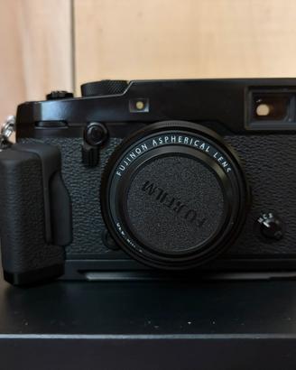 Fujifilm X-Pro2 + XF 27mm WR + Grip