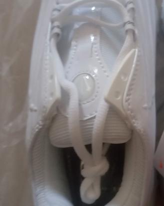 Scarpe da ginnastica nuove numero 42