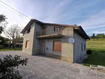 Pesaro Casa indipendente con ampio scoperto