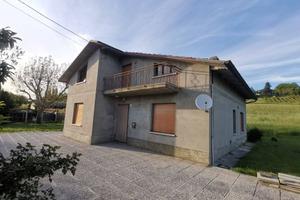 Pesaro Casa indipendente con ampio scoperto
