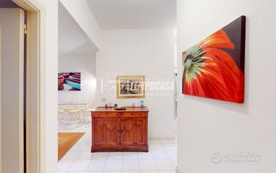 Tre locali in pieno porto a pochi passi dal mare!