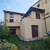 Casa indipendente con giardino