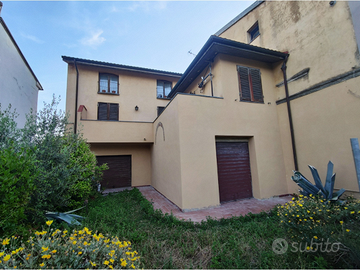 Casa indipendente con giardino