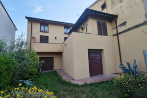 Casa indipendente con giardino