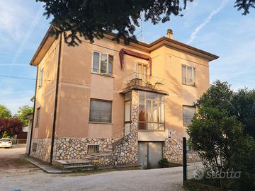 Luminoso appartamento con DOPPIO BOX AUTO