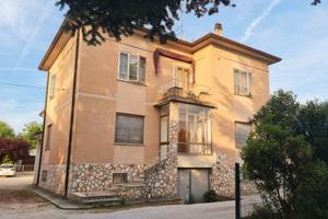 Luminoso appartamento con DOPPIO BOX AUTO