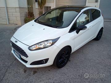 FORD FIESTA  BLACCK & WHITE