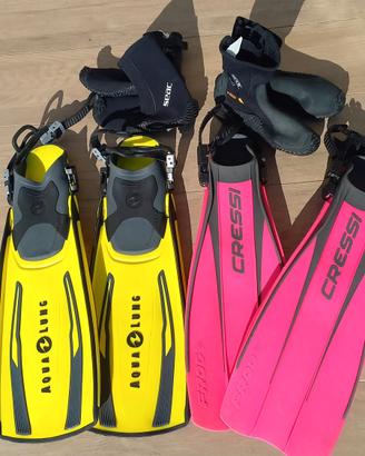 attrezzatura sub: pinne, calzari,guanti,bussola