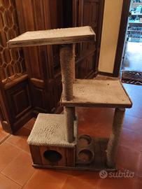 Trespolo tiragraffi per gatti