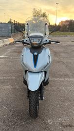 Beverly 400 S
