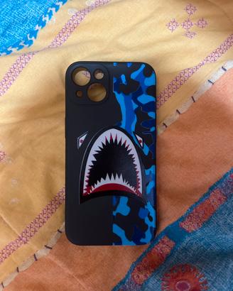 Cover iPhone 13 Shark Face – Stile unico!