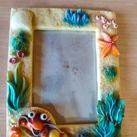 Cornice a tema marino con decorazioni in rilievo