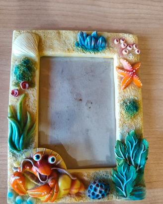 Cornice a tema marino con decorazioni in rilievo