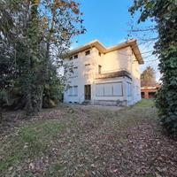 CASA INDIPENDENTE CON AMPIO GIARDINO