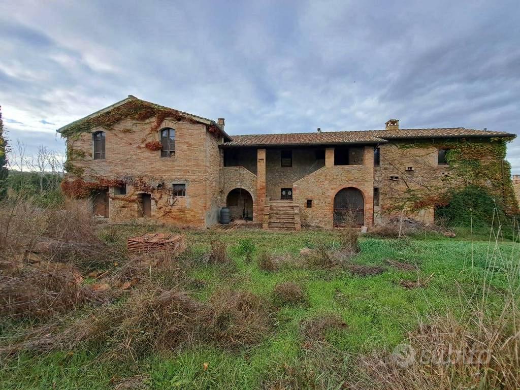 Rustico / Casale di 400 m² con più di 5 locali a M - Vista 2