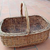 Grande cesta tradizionale in vimini