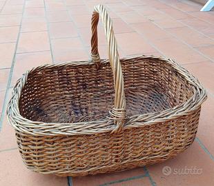 Grande cesta tradizionale in vimini