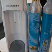 gasatore sodastream più due bottiglie piene