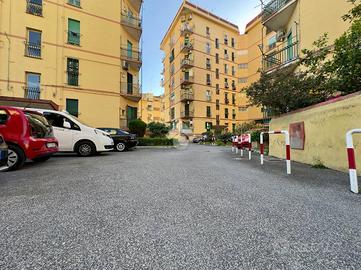 4 LOCALI A NAPOLI