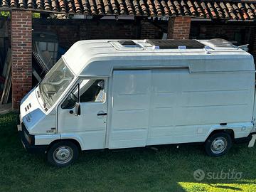 Furgone camperizzato Renault Master 1992