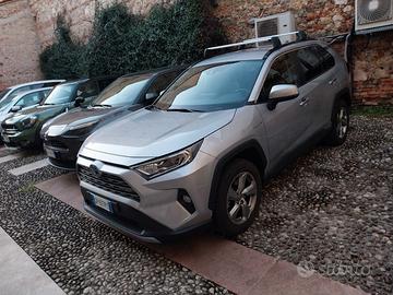 RAV 4 Hybrid 4x4 LOUNGE
