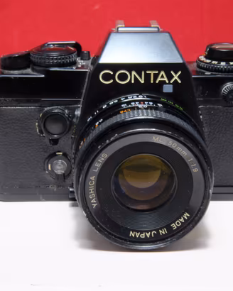 Contax 139 quartz con dorso data e 50 mm yashica