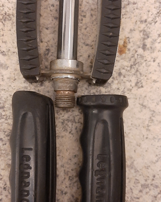 Accessori bici manopole + 1 pedale vintage