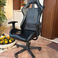 Sedia girevole nera inclinabile