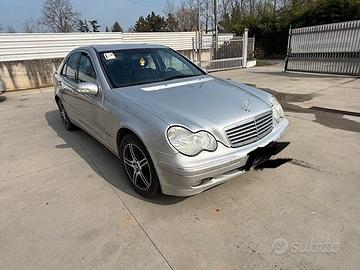 AUTO VETTURA  MERCEDES 220