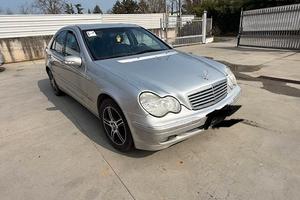 AUTO VETTURA  MERCEDES 220