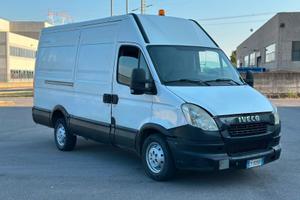 Iveco 35s15 passo medio e tetto alto