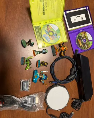 kinect xbox 360/ 2 giochi con relativi personaggi 