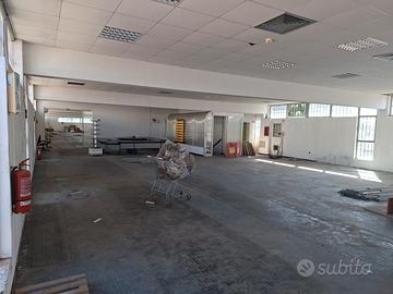 Capannone artigianale commerciale 300/900 mq Sestu