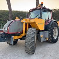 Valtra T140 con braccio decespugliatore