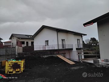 Pedara-in Costr ville singole 220 mq+650 di giardi